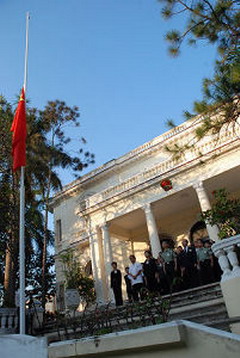 驻古巴使馆沉痛悼念玉树地震遇难同胞