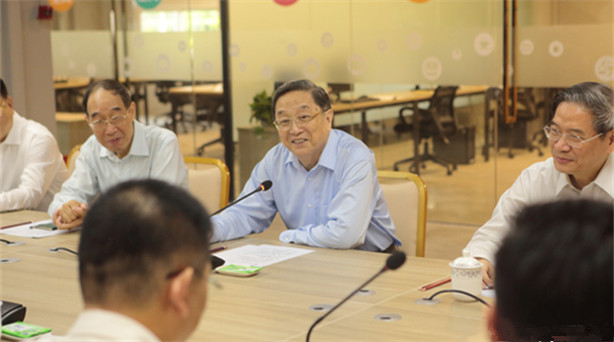 中共中央政治局常委、全国政协主席俞正声11日下午来到厦门海沧出席“乐业两岸　创……