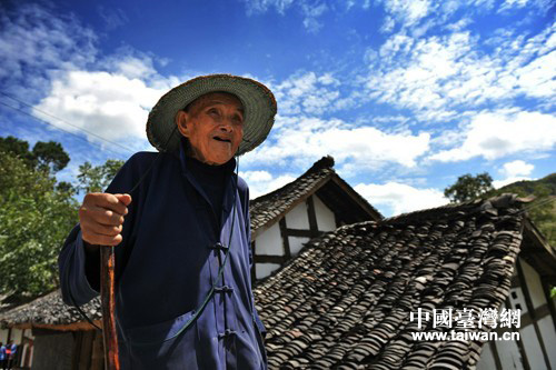 两岸摄影记者探访贵州美景 感叹人杰地灵(组图)