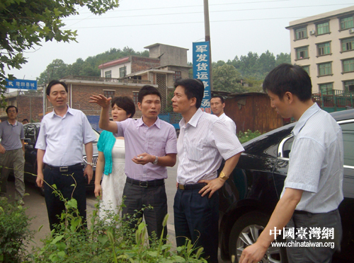 邵阳市统战部副部长吴承红,市台办主任段雪梅,县人大常委会主任刘文成