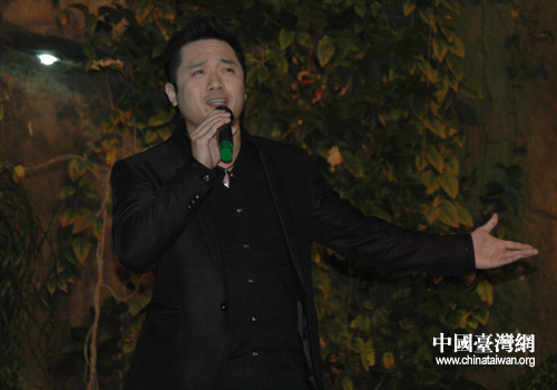 台湾歌手吴勇峰来营口献唱 深受观众喜爱