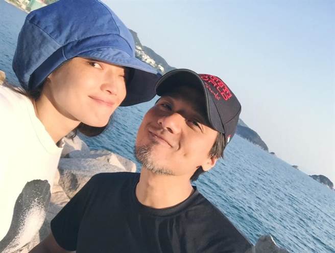 舒淇在脸书晒与绯闻男友冯德伦亲密照 舒淇在脸书晒与绯闻男友冯德伦亲密照