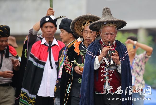 两岸同胞广西隆林激情欢庆彝族火把节