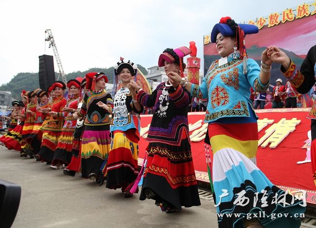 两岸同胞广西隆林激情欢庆彝族火把节