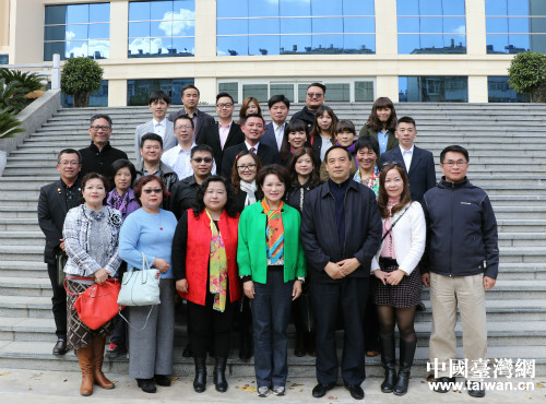 云南省台办主任张朝德与萧淑丽女士率领的台湾青年创业创新交流参访团