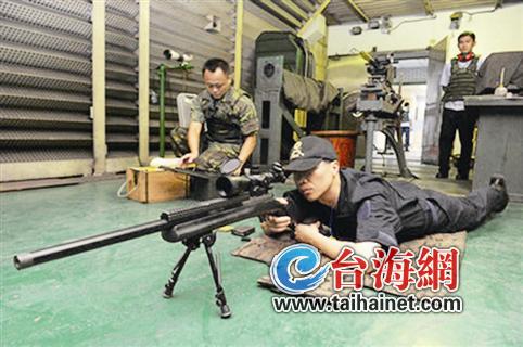 台军自制武器尴尬多 云豹装甲车无炮可用(图) 台军自制武器尴尬多 云豹装甲车无炮可用(图)