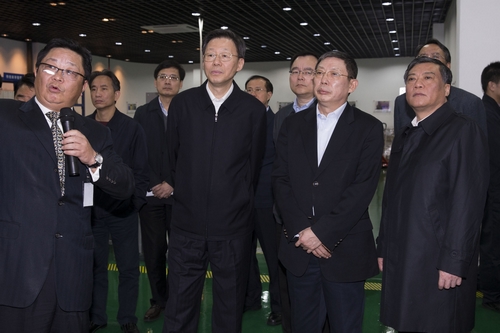 杨雄市长陪同江苏代表团考察自贸区