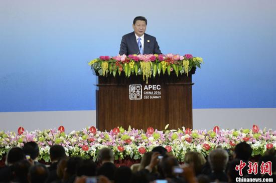 中国国家主席习近平在北京出席2014年亚太经合组织(APEC)工商领导人峰会并作主旨演讲。 中国国家主席习近平在北京出席2014年亚太经合组织(APEC)工商领导人峰会并作主旨演讲。