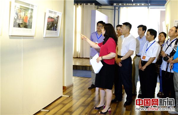 "党旗高高飘扬"庆祝建党95周年专题图片展举行