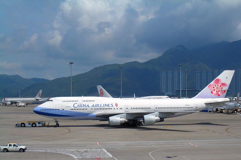 据台湾"中广新闻网"报道,台湾华航航空公司一架编号b-18701的波音747