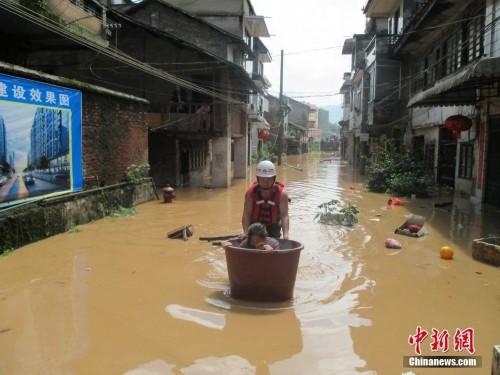 广西永福遭暴雨袭击变“水城”