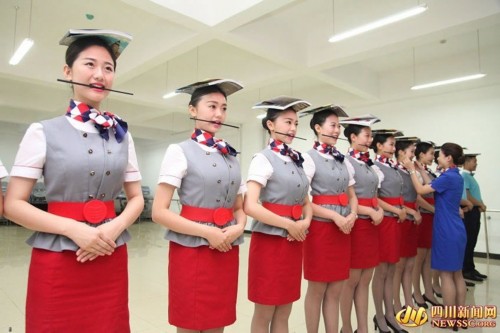 四川高校现20对双胞胎 均是准空少空姐