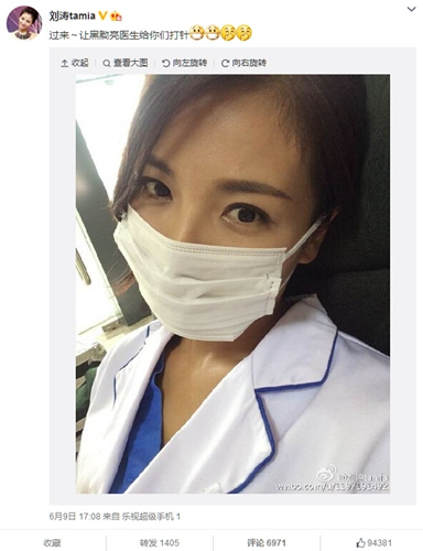 刘涛穿医生工作服戴口罩自嘲是“黑黝亮医生”（图）