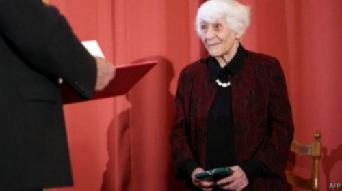 德102岁妇女获汉堡大学博士学位 曾遭纳粹迫害