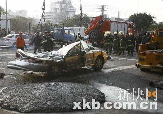 1月15日下午3:30左右,黄埔大道车陂段发生车祸,一辆水泥搅拌车