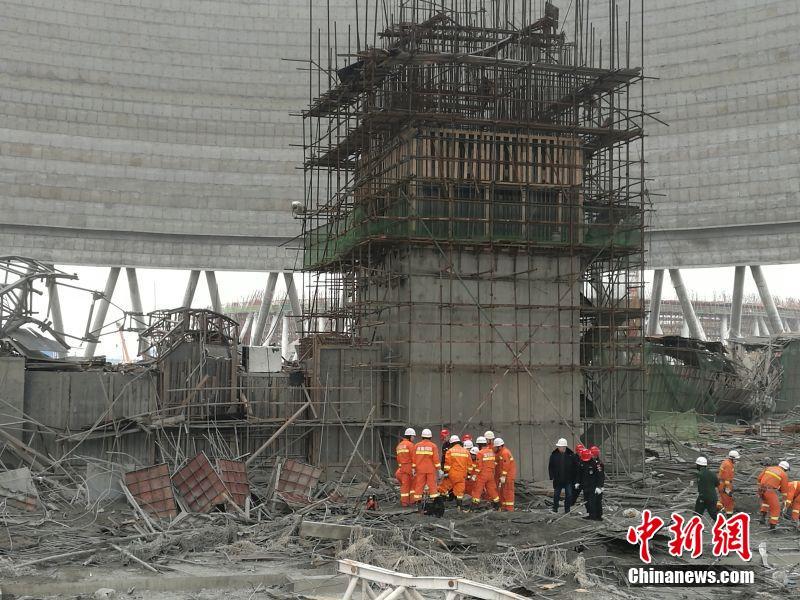 江西宜春丰城电厂在建工地发生坍塌 数十人死亡