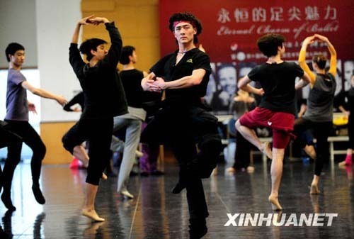 请来了著名编舞大师,著名舞蹈表演艺术家赵明和上海芭蕾舞团